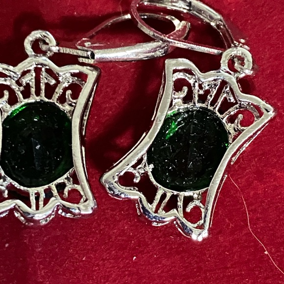 Emerald Leverback Earrings - Picture 4 of 7